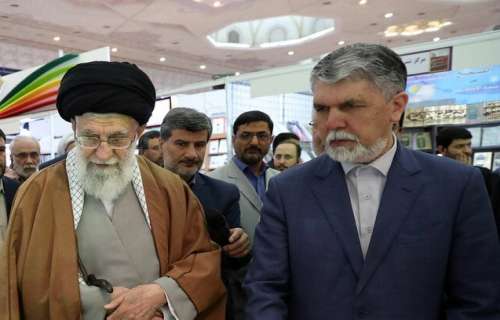 طی حکمی از سوی رهبر معظم انقلاب, سید عباس صالحی به عنوان نماینده ولی فقیه و مدیر مسوول روزنامه اطلاعات منصوب شد.